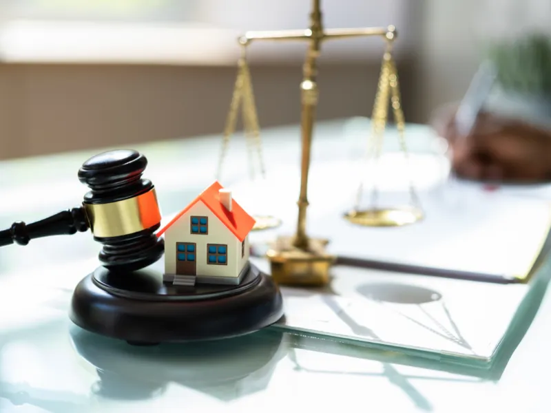 Real Estate Lawyer vs Real Estate Agent: Understanding the Difference